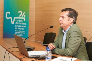 Ponencia de Francisco Manuel Pastor Marín “La lucha contra la desinformación”, director del curso sobre periodismo