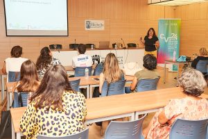 Ponencia de Margarita Pascual López “Prevención en TCA desde la escuela”, directora del curso sobre trastornos de la conducta alimentaria