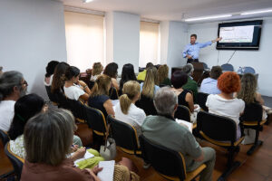 Ponencia de Gabriel Olveira “Dietas milagro: cuales son y porque no funcionan”