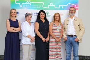 Toñi Infantes, Elvira Roca, Alicia Ramírez, M Ángeles Real y Francisco Guerrero en el inicio de los Cursos de Verano en Vélez-Málaga