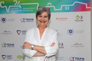 La escritora Elvira Roca