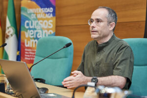 Ponencia de Rodrigo Román en el curso 