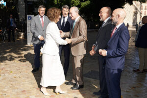 Saludo a autoridades de María Jesús Montero, vicepresidenta primera y ministra de Hacienda del Gobierno de España