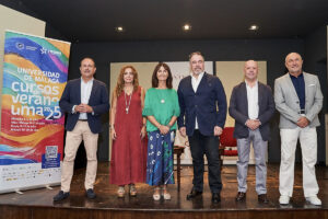 Foto de familia de la master class de Carlos Álvarez