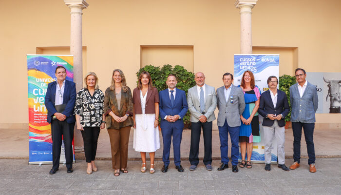 Foto de grupo en la inauguración de los Cursos de Verano de la UMA 2025 en Ronda