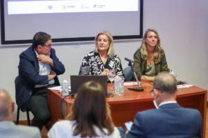 Pedro Luis Gómez, Fátima Báñez y Ángela de Miguel durante la master class 