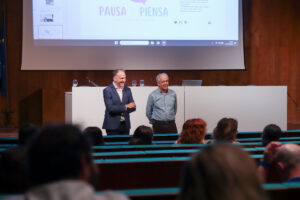 Andrés Fontalba y Emilio Alba (director del curso sobre grandes retos sanitarios)