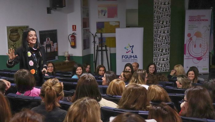 Ponencia de Mar Romera en las I Jornadas sobre adolescencia (UMA en la provincia: Benalmádena)