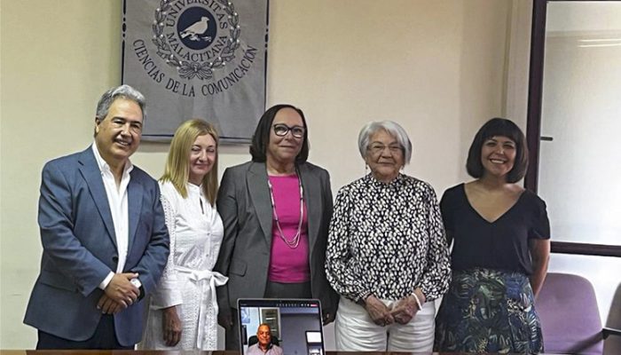La investigadora Esther Burgos Ostolaza defiende con éxito una tesis sobre Puerto Rico en la UMA