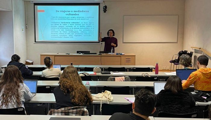 Rocío Rodríguez, investigadora del CEIT, imparte una ponencia sobre Carmen de Burgos, María Zambrano y María de Maeztu