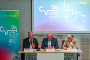 Salvador Merino, Jesús Lupiañez y Diego Vera en la presentación de los Cursos de Verano de la UMA 2024 en Vélez-Málaga