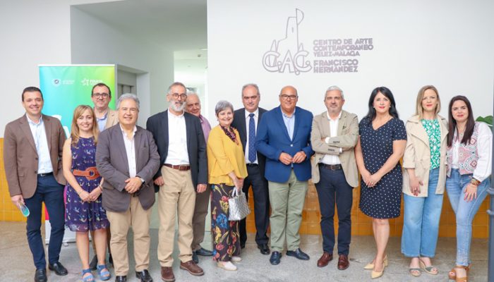 Foto de familia de la presentación de los Cursos de Verano de la UMA 2024 en Vélez-Málaga