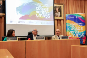 Elsa Álvarez, Jesús Lupiáñez y Eugenio Luque en la presentación de los Cursos de Verano en Vélez-Málaga